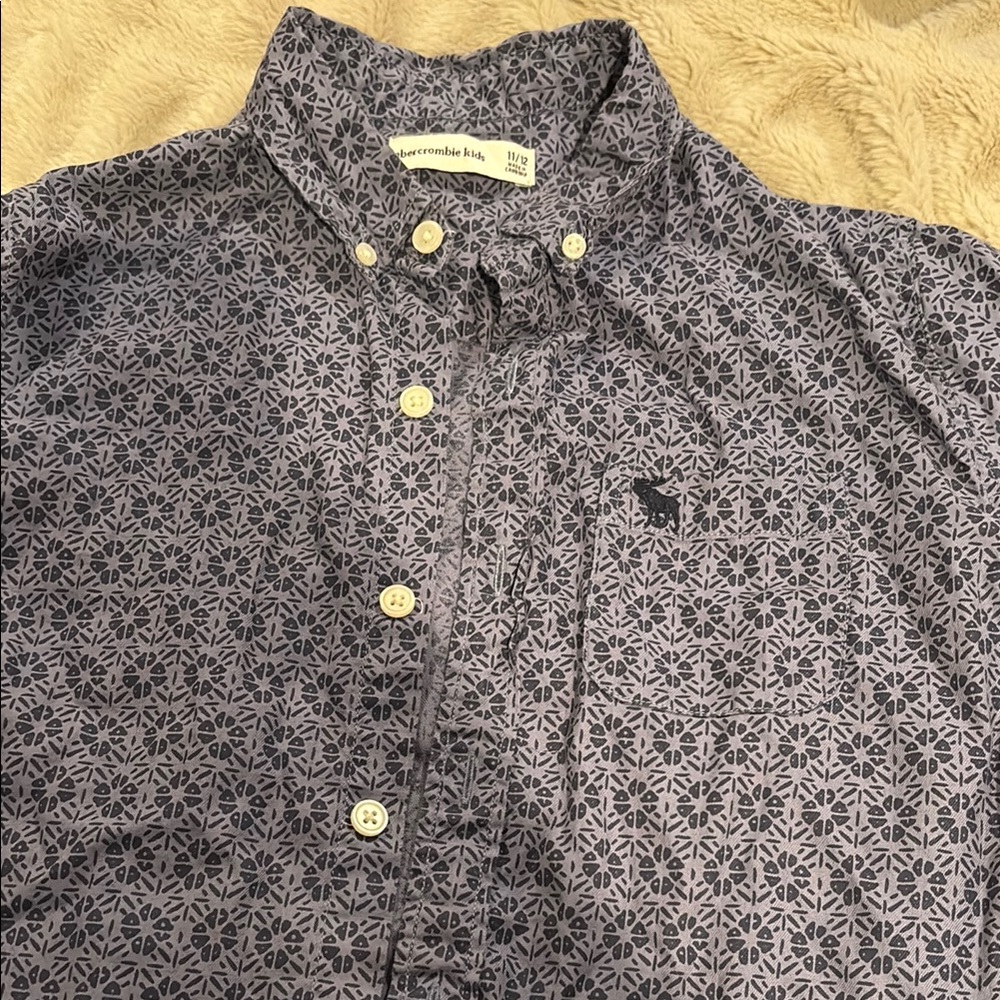 Abercrombie & Fitch Black Geometric Button Down Shirt